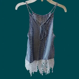 Nine code tank top chrochet fringe size small blue/wht